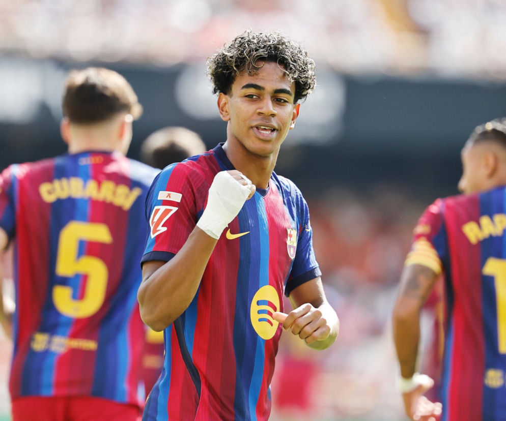 Lamine Yamal w barwach FC Barcelony. O meczach Ligi Mistrzów we wrześniu przeczytasz na SE Supersport.