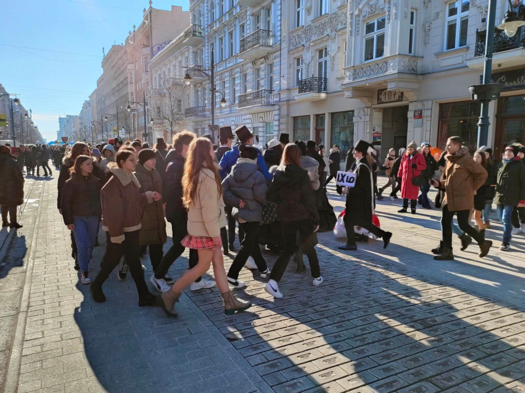 Polonez dla Łodzi. Zobacz, jak zatańczyli go mieszkańcy