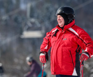 Poseł Wójcik szusuje w kasku