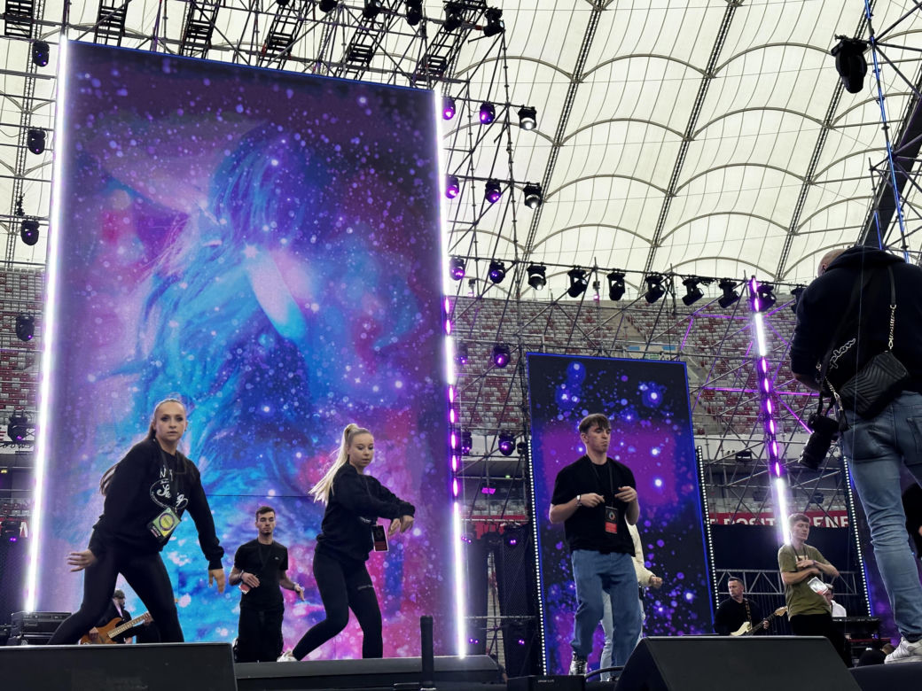 Roztańczony PGE Narodowy z VOX FM - trwają ostatnie przygotowania. Zobacz zdjęcia zza kulis