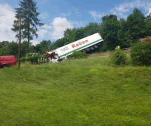 Na Zakopiance autokar zderzył się z ciężarówką. Wśród rannych są dzieci