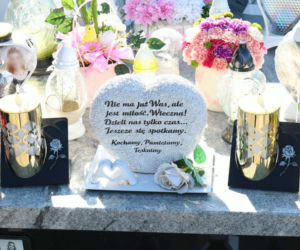 W Wielkanoc na cmentarzu główkę Milanka zmiażdżyła płyta nagrobna. Dramat się nie kończy. Miejsca tragedii strzegą aniołki