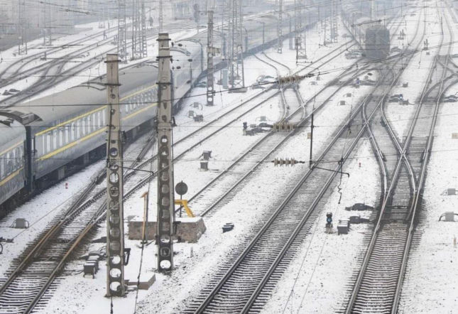 Warszawa: Poważne utrudnienia w kursowaniu pociągów! Ponad dwie godziny opóźnienia