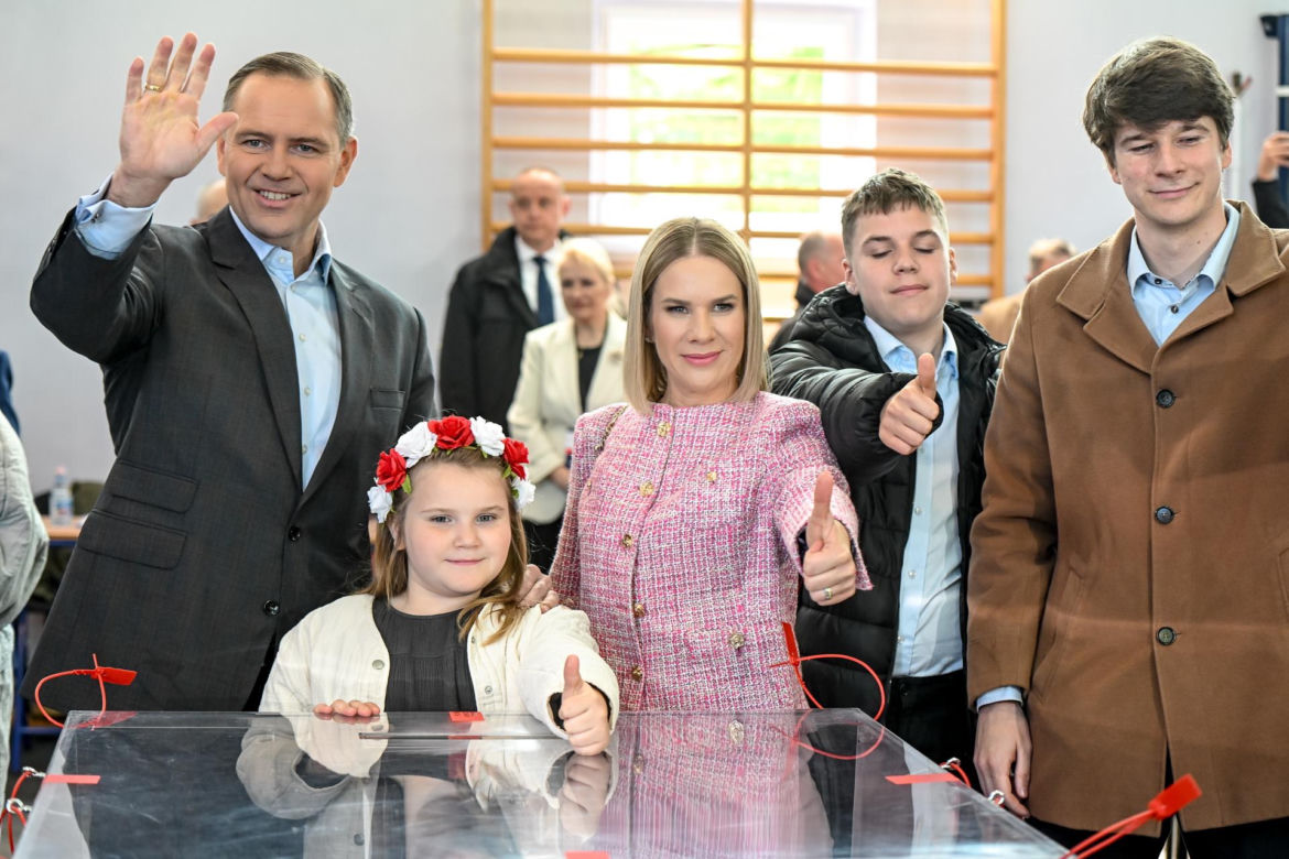 Kasia Nawrocka czuje się już w Belwederze jak u siebie! Przemieszcza się na rowerku!