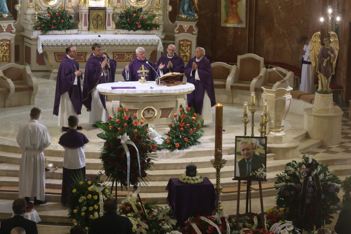 OSTATNIE POŻEGNANIE HENRYKA LOSKI MĘŻA KRYSTYNY LOSKI I OJCA GRAŻYNY TORBICKIEJ.
