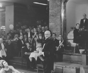 Sylwester w Warszawie sprzed lat. Tak stolica witała dawniej Nowy Rok