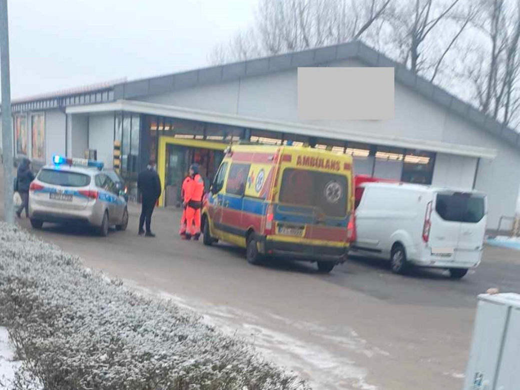 Zwłoki z raną postrzałową w głowie na parkingu w Krzywiniu 