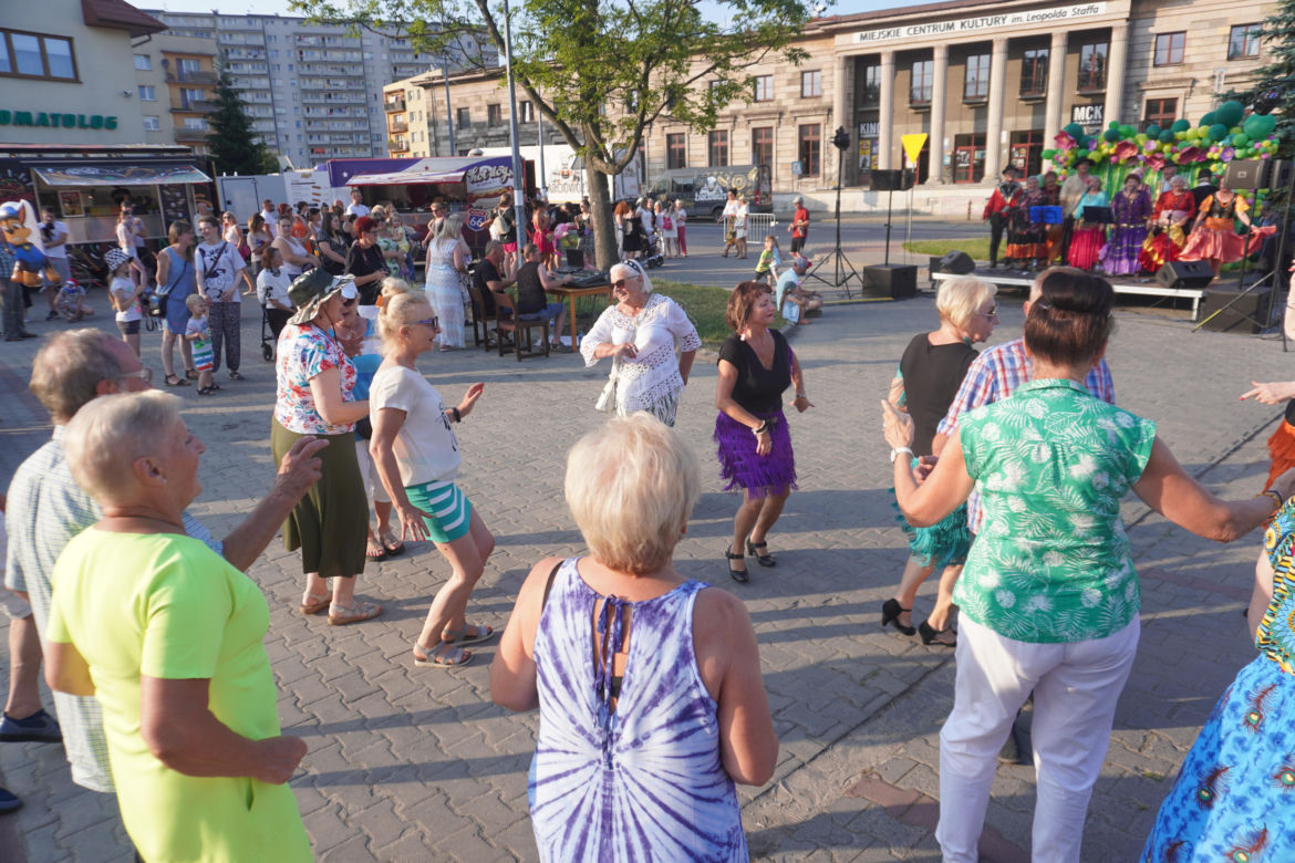 Dni Skarżyska-Kamiennej 2024. Potańcówka przed Miejskim Centrum Kultury