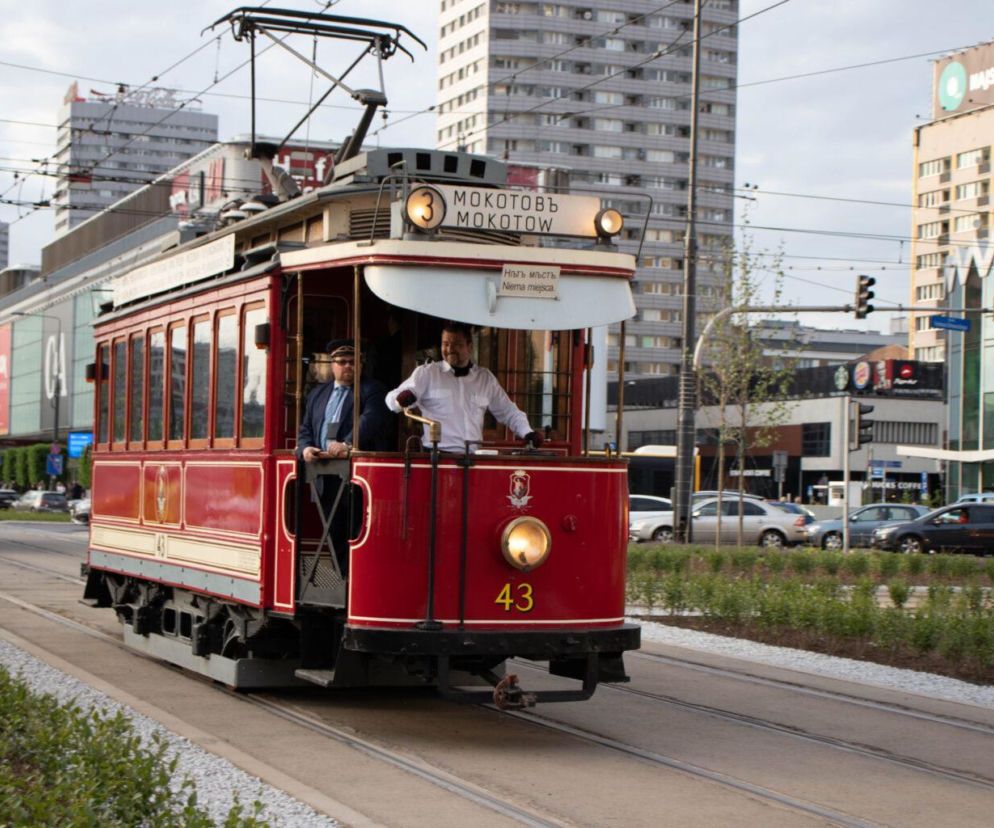 Zwiedzanie pierwszego podziemnego przystanku, historyczna szyna, pamiątkowe tablice. Licytacje WOŚP wystartowały!