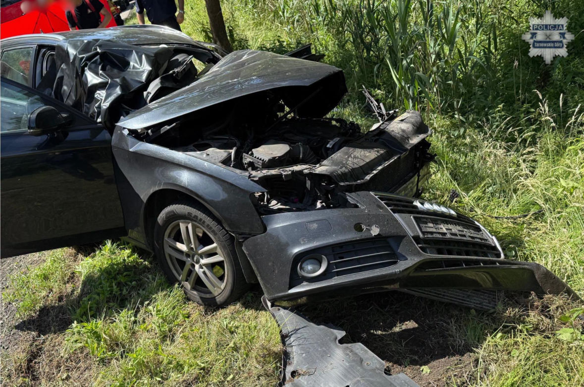 Dwie osoby zginęły w wypadku pod Tarnowskimi Górami. Droga pozostaje zamknięta