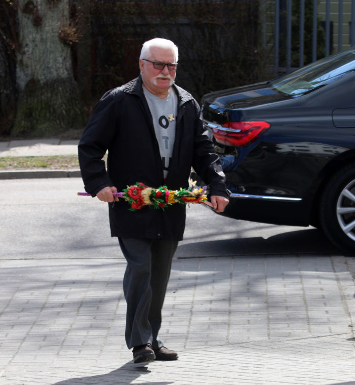 Wałęsa nie uwzględnia drożyzny bo nadal daje ubogim 10 zł 