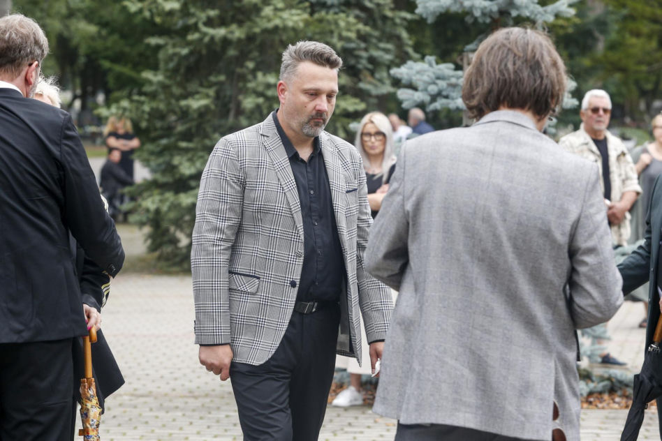 Pogrzeb Joanny Kołaczkowskiej. Tak pożegnali ją przyjaciele z kabaretu. Borek płakała jak uczennica