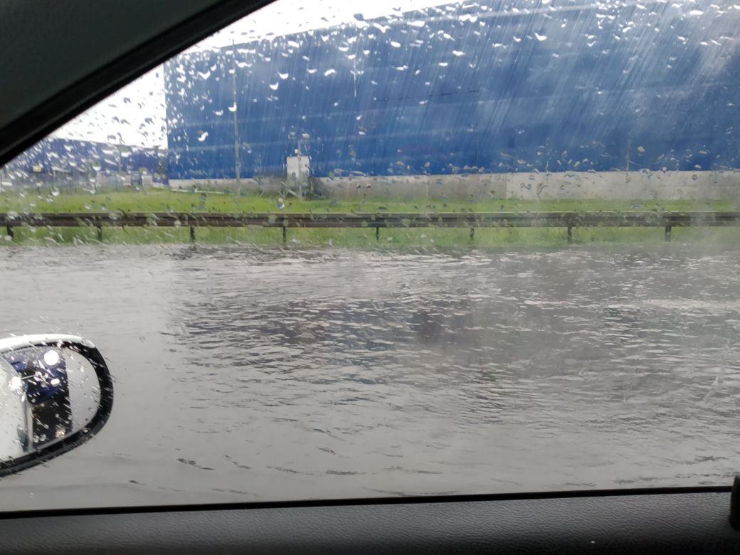 Ulewy w Małopolsce 23.05.2019: Ulice zamieniły się w rwące rzeki, sytuacja jest dramatyczna