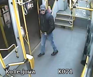 Poszukiwany męzczyzna, który napadł obcokrajowca w tramwaju