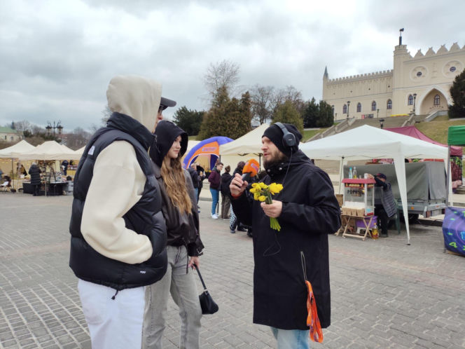 ESKA Lublin rozdawała żonkile na wiosnę