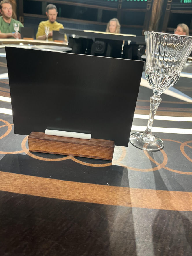 Co naprawdę dzieje się w zamku Zdrajców? Mamy zdjęcia zza kulis hitu TVN!