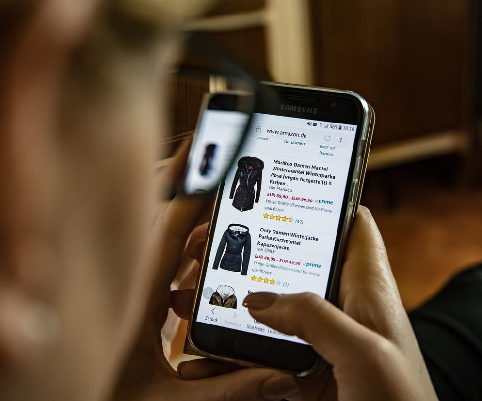 Robiąc zakupy online - pamiętaj o internetowych oszustach