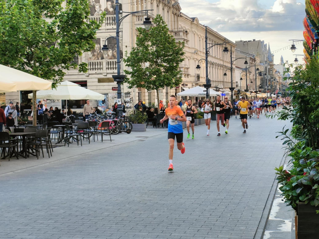 Rossmann Run 2025. Tłumy biegaczy wzięły udział w biegu ulicą Piotrkowską