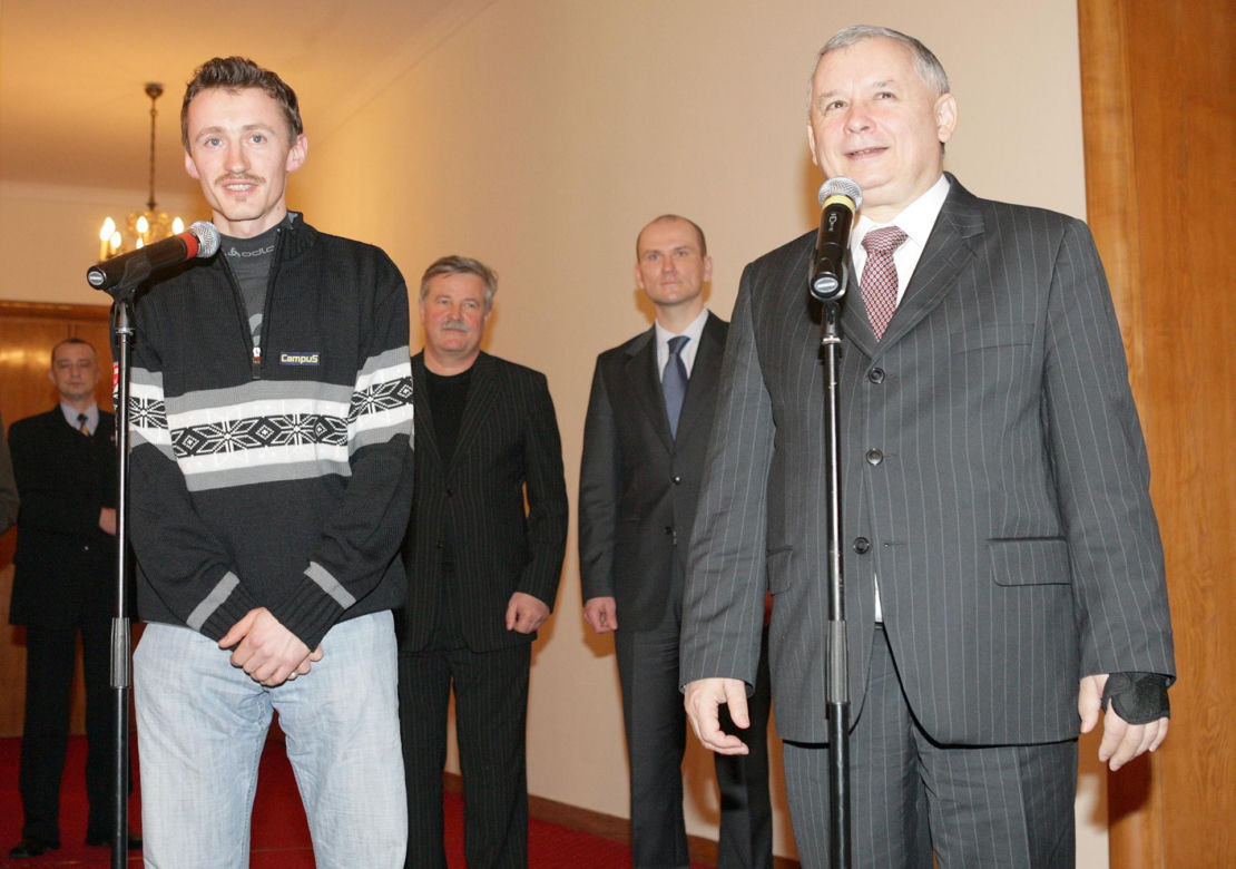 Lech Kaczyński i Jarosław Kaczyński na sportowych zdjęciach