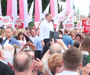Prezydent Andrzej Duda spotkał się z lublinianami, czekali na niego także tęczowi aktywiści