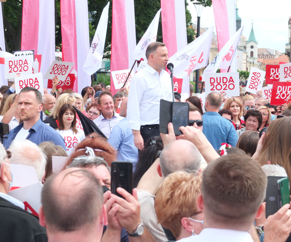 Prezydent Andrzej Duda spotkał się z lublinianami, czekali na niego także tęczowi aktywiści