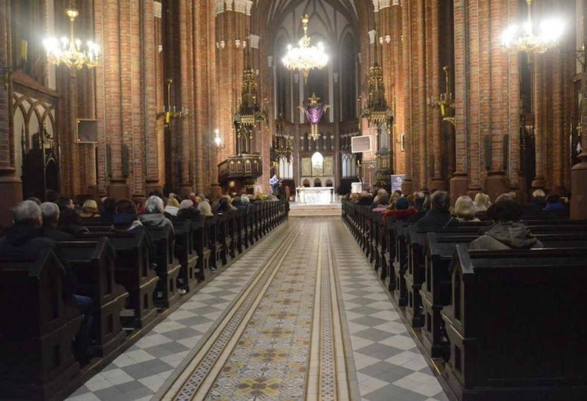 Ksiądz podejrzany o molestowanie nastolatek zatrzymany w Anglii