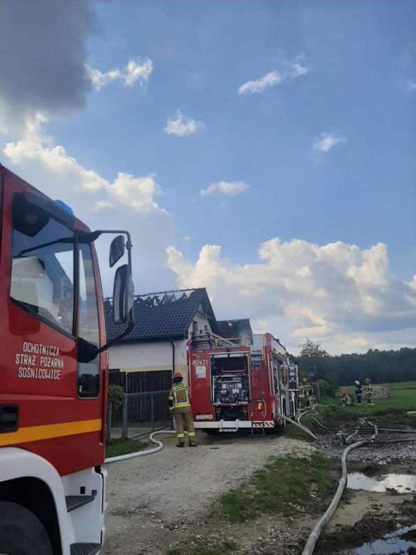Dwa domy stanęły w ogniu. Dzieci miały rozpoczać rok szkolny. Niestety, wszystko spłonęło
