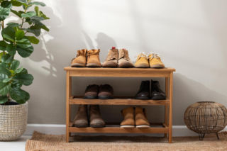 Nieprzyjemny zapach z butów to powszechny problem. Ten kuchenny produkt skutecznie go zneutralizuje