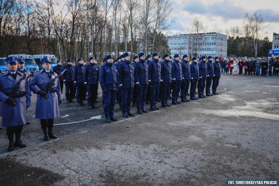 Nowi policjanci w świętokrzyskim garnizonie. W szeregi wstąpiło 58 funkcjonariuszy 