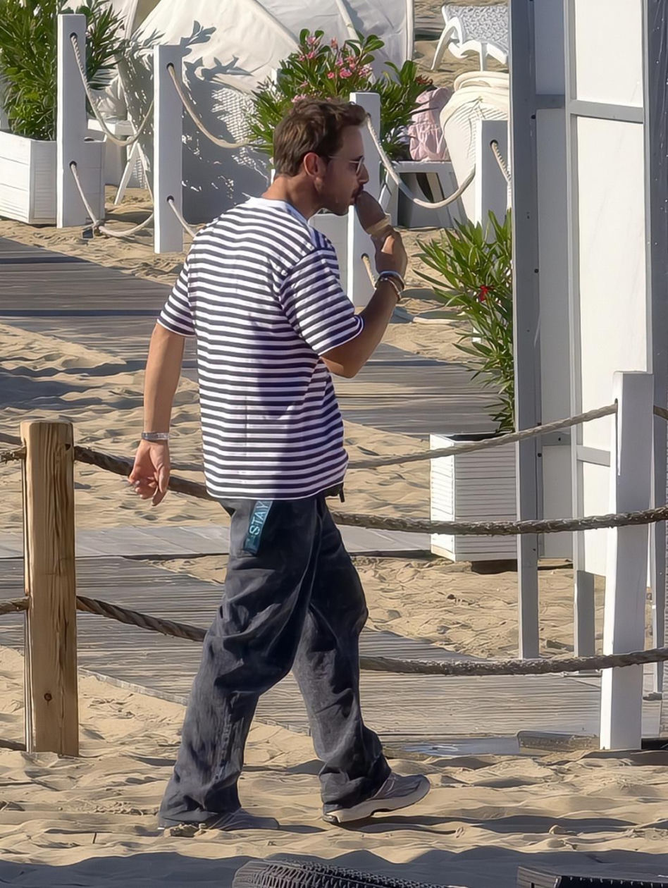 Mateusz Banasiuk na plaży w Sopocie. Tak wyglądał, gdy zrzucił koszulkę!