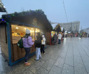 Pokémony, różowe gofry i zaskakujące różnice w cenach. Porównaliśmy łódzkie jarmarki