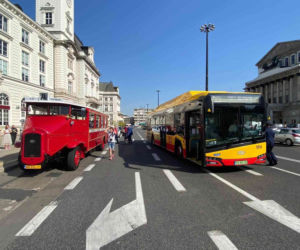 Najstarszy autobus w Warszawie wrócił na ulice. Ma prawie 90 lat! [ZDJĘCIA]