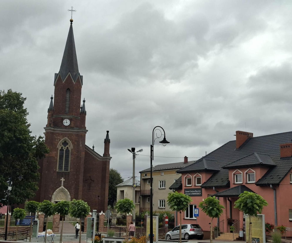 Jedno z ciekawszych miast w Świętokrzyskiem było kiedyś osadą. Znajduje się w pobliżu słynnych ruin zamku
