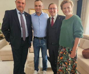 Ranczo 11 sezon na planie. Klaudia (Marta Chodorowska), Kozioł (Cezary Żak), Czerepach (Artur Barciś), Tomasz Sygut