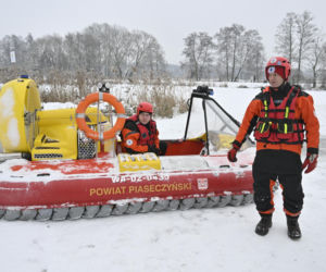Gdy załamie się lód. Co robić, by uratować siebie lub kogoś, gdy wpadnie do wody?