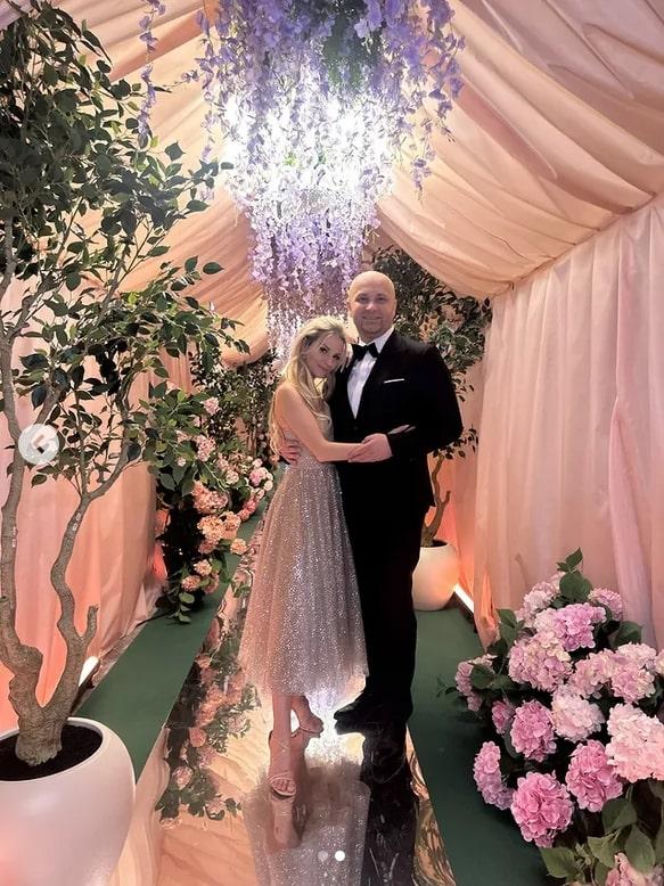 Zabawa u boku celebrytów, potem powrót do szpitalnej rzeczywistości. Tak Anita i Adrian weszli w Nowy Rok