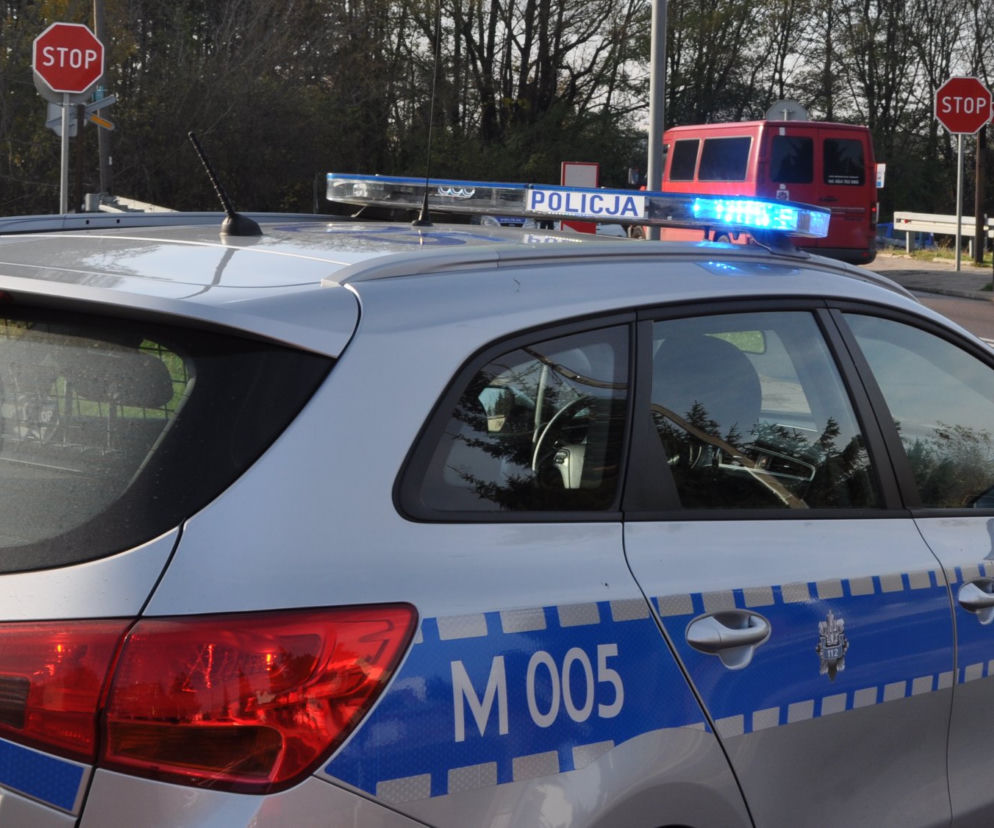 Pijana dróżniczka kierowała ruchem. Ktoś wezwał policję