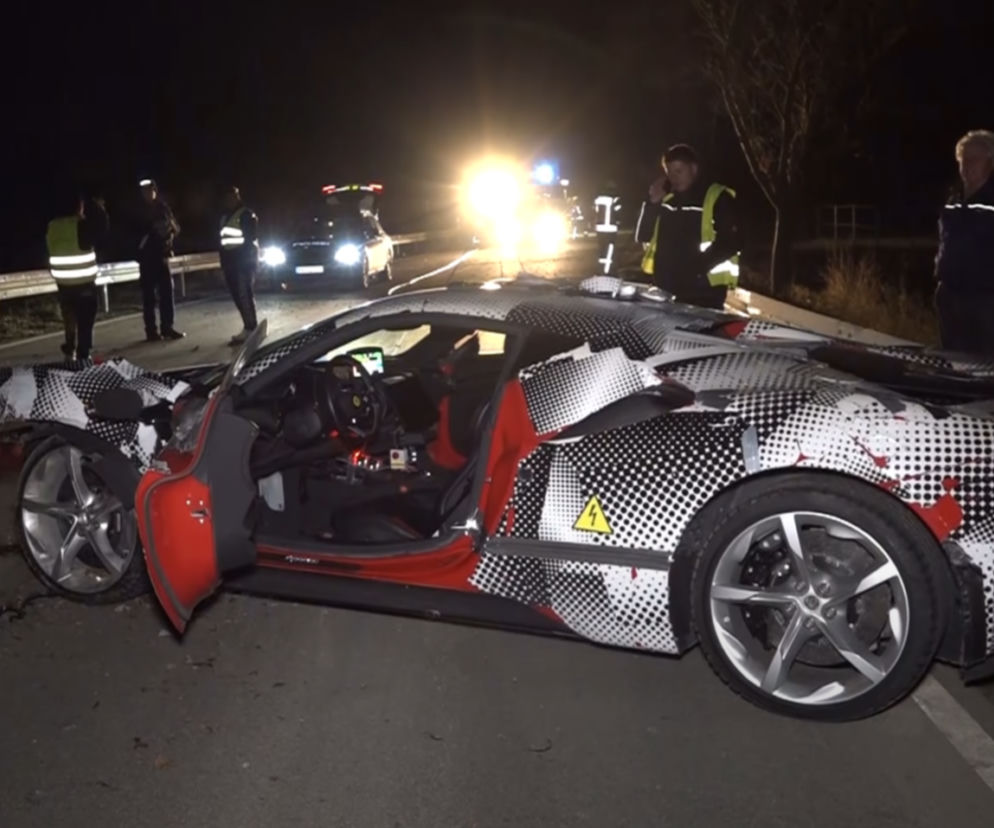 Ferrari w kamuflażu rozbite