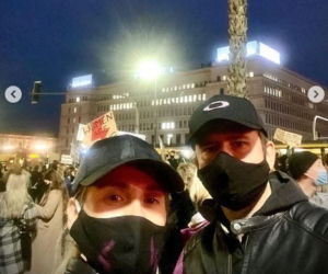 Gwiazdy protestują na Strajku Kobiet. Aktorka M jak miłość została pobita
