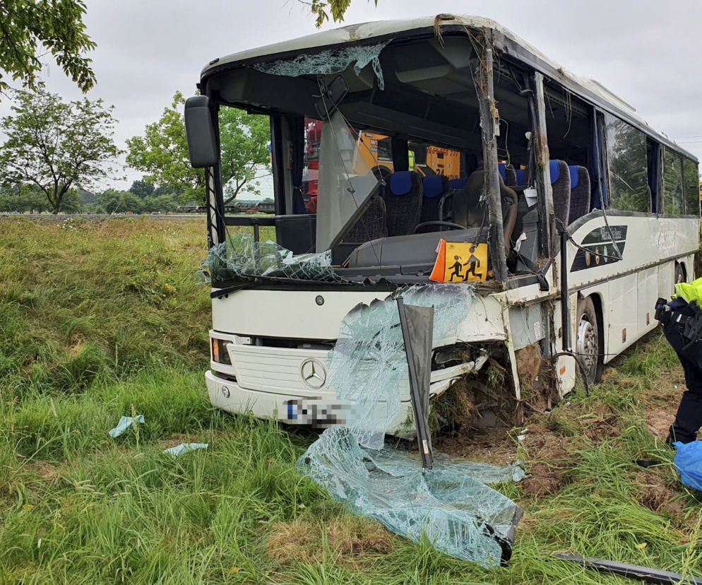 Wypadku autokaru wiozącego dzieci w Jełowej pod Opolem 