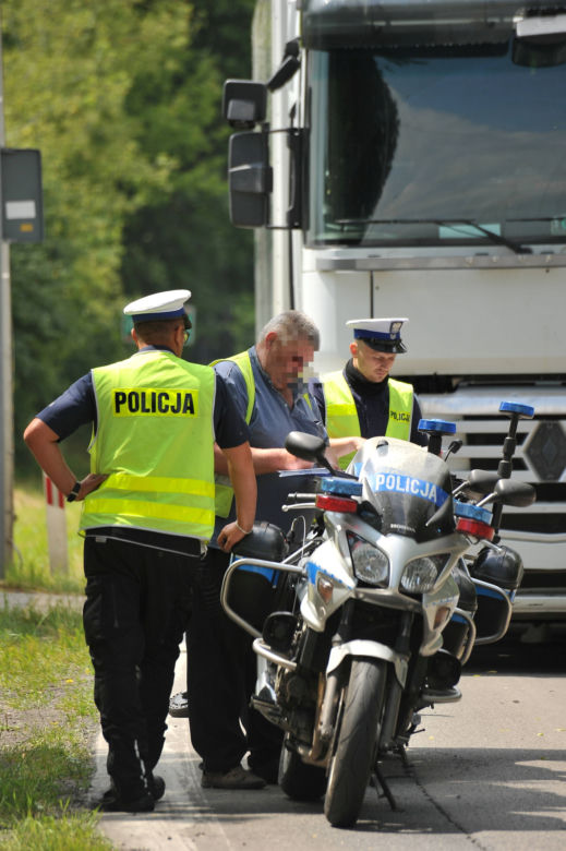 Samochód ciężarowy zmiótł 15-latka z przejścia dla pieszych. Dziecko trafiło do szpitala