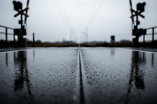 Ziębice: Wypadek na torach. Czy otwarte rogatki zabrały życie młodym rodzicom?