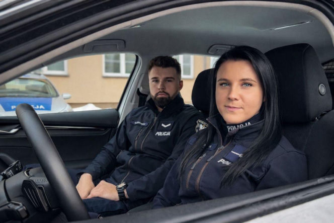 Nieprzytomna kobieta leżała na chodniku. Paulina i Norbert bez namysłu ruszyli z pomocą