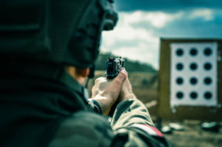 Żołnierze 10 Wrocławskiej Brygady Łączności na poligonie. Intensywne szkolenie i strzelanie z karabinów BOR