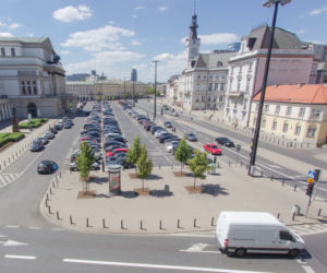 RATUSZ BIERZE SIĘ ZA PARKINGI.