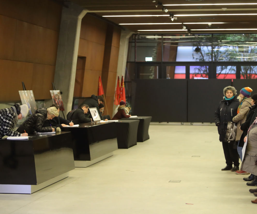 Księga kondolencyjna w Europejskim Centrum Solidarności będzie wystawiona tak długo, dopóki będzie takie zapotrzebowanie.
