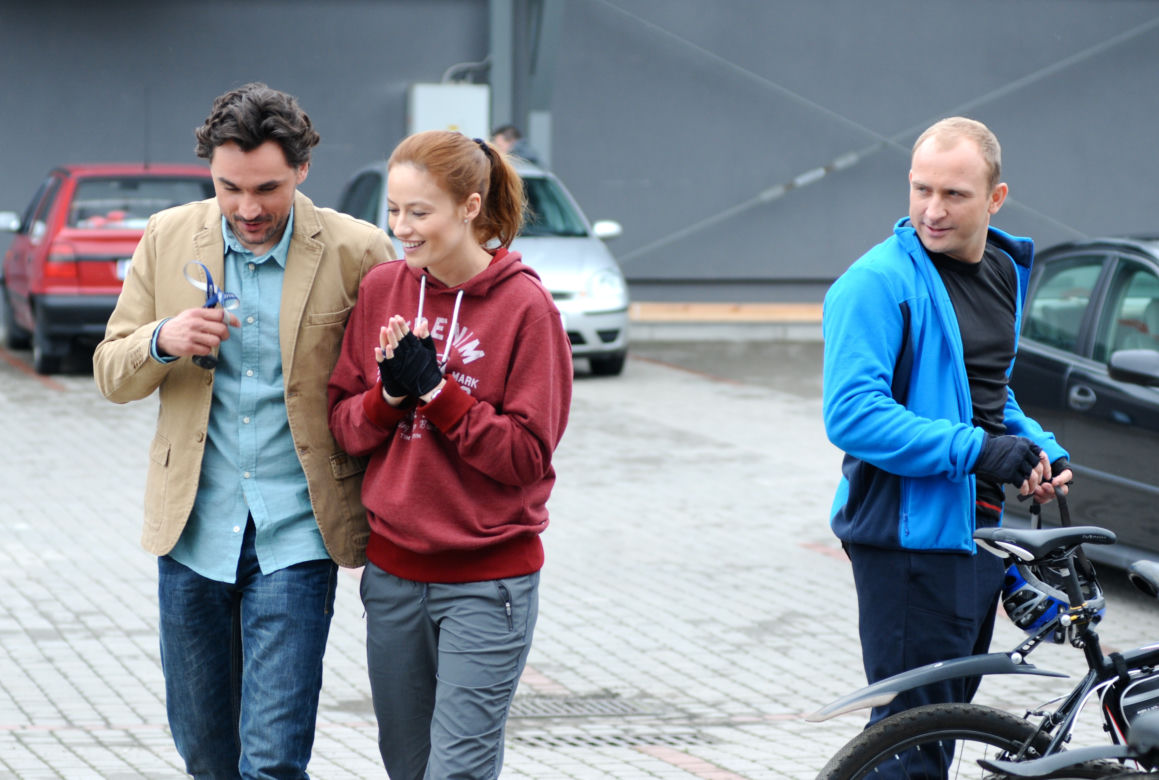 Lekarze 5 sezon odc. 4. Alicja (Magdalena Różczka), Andrzej (Piotr Jankowski), Przemek (Borys Szyc)