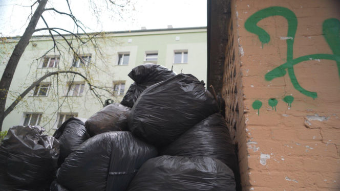 „Cały Grochów w szczurach!”. Mieszkańcy prawobrzeżnej Warszawy ponownie toną we własnych śmieciach