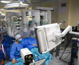 Polscy lekarze z Chin zoperaowali pacjentów w Warszawie. To pierwsze w historii operacje telerobotyczne na taką odległość