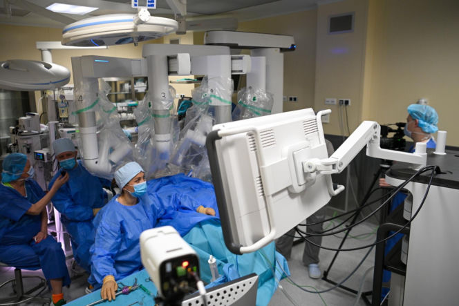 Polscy lekarze z Chin zoperaowali pacjentów w Warszawie. To pierwsze w historii operacje telerobotyczne na taką odległość